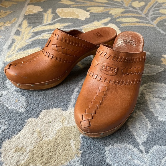 UGG Leather Clogs Size 7 - Picture 1 of 9